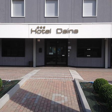 Hotel Daina Dalmine Kültér fotó