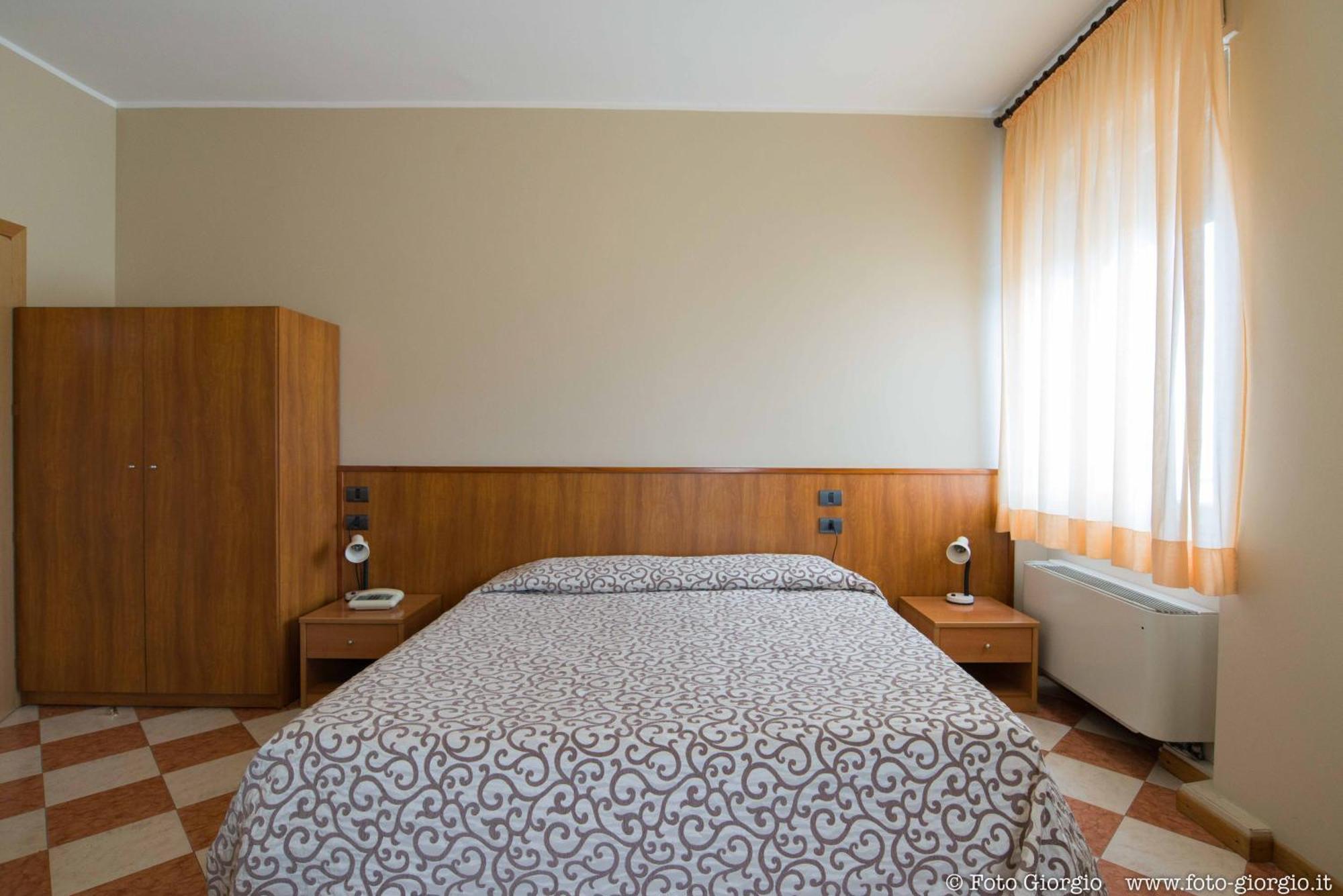 Hotel Daina Dalmine Kültér fotó