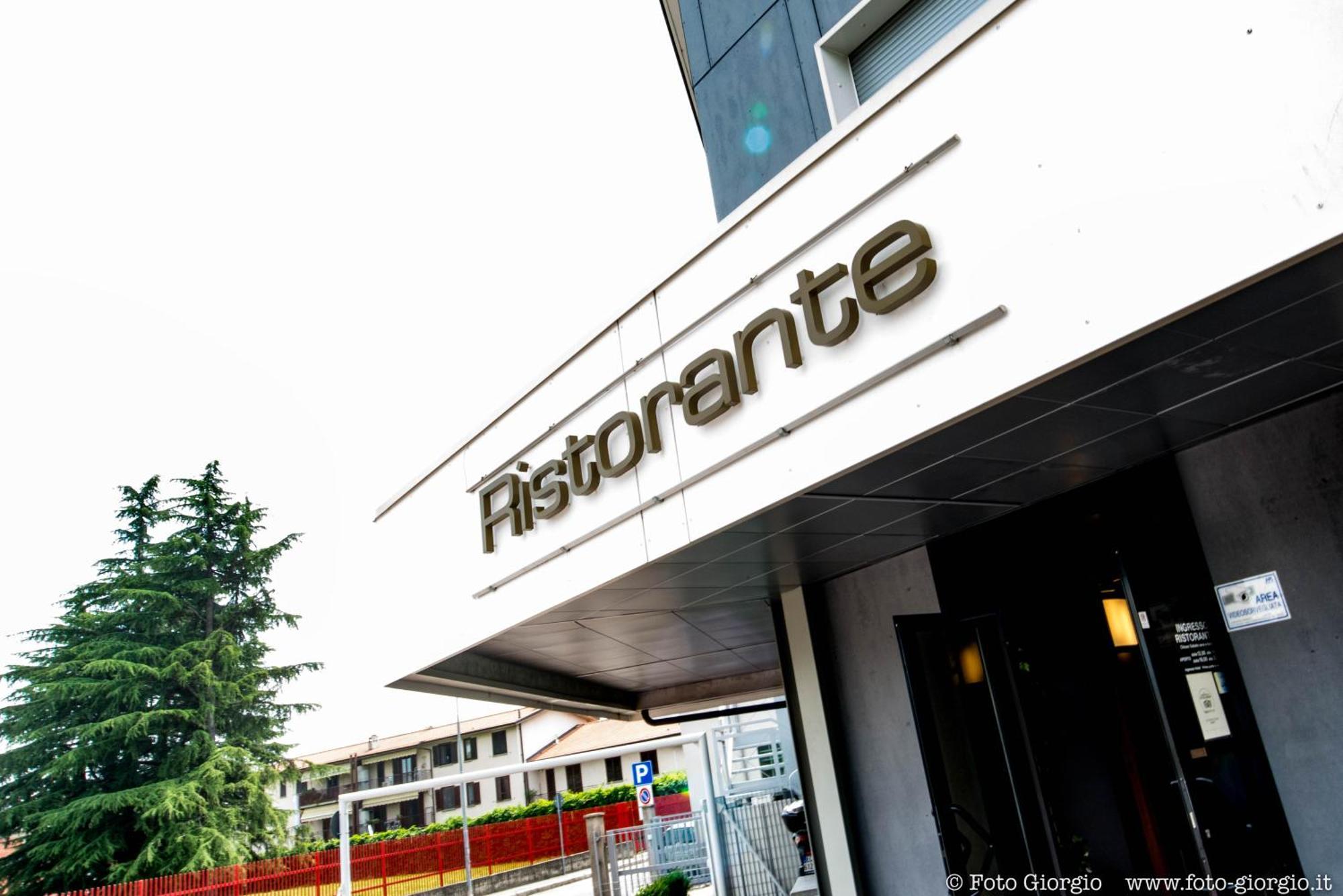 Hotel Daina Dalmine Kültér fotó