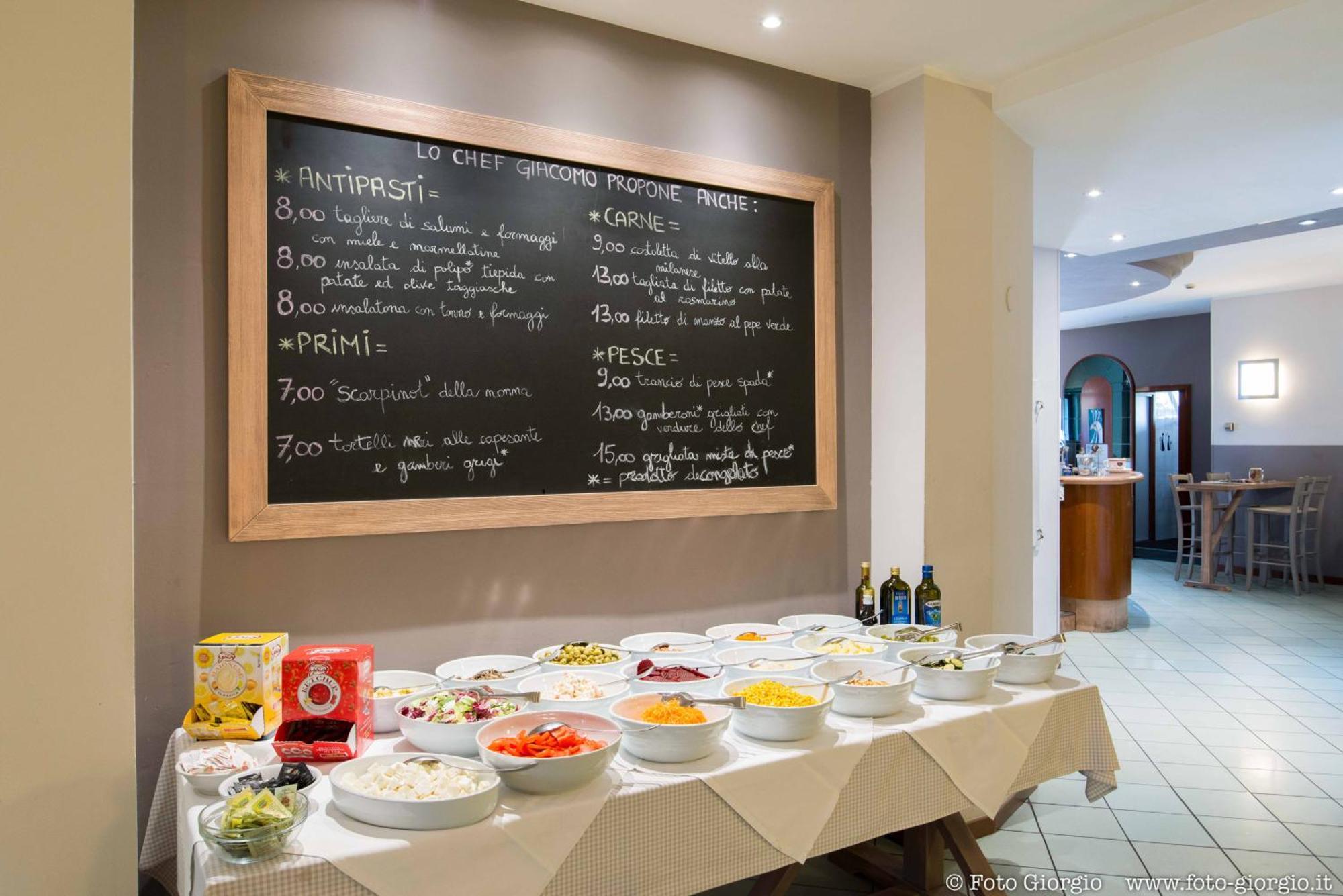 Hotel Daina Dalmine Kültér fotó