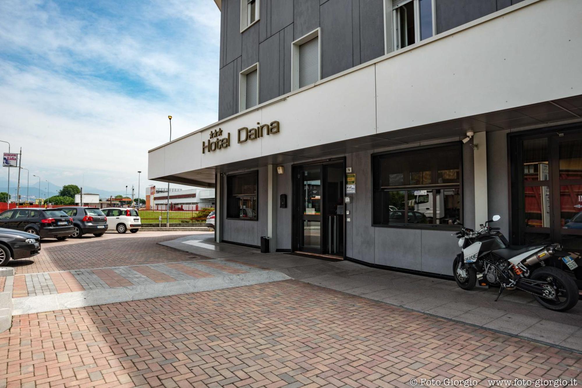 Hotel Daina Dalmine Kültér fotó