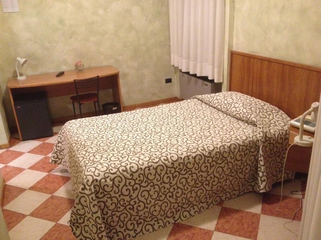 Hotel Daina Dalmine Szoba fotó