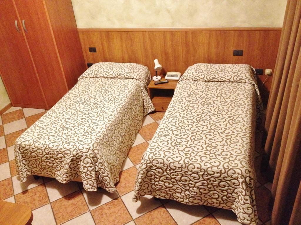 Hotel Daina Dalmine Szoba fotó